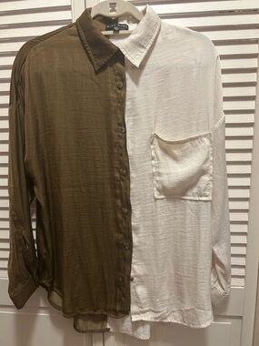 Miou Muse Women’s Two-Tone Button-Up Blouse — Olive & White